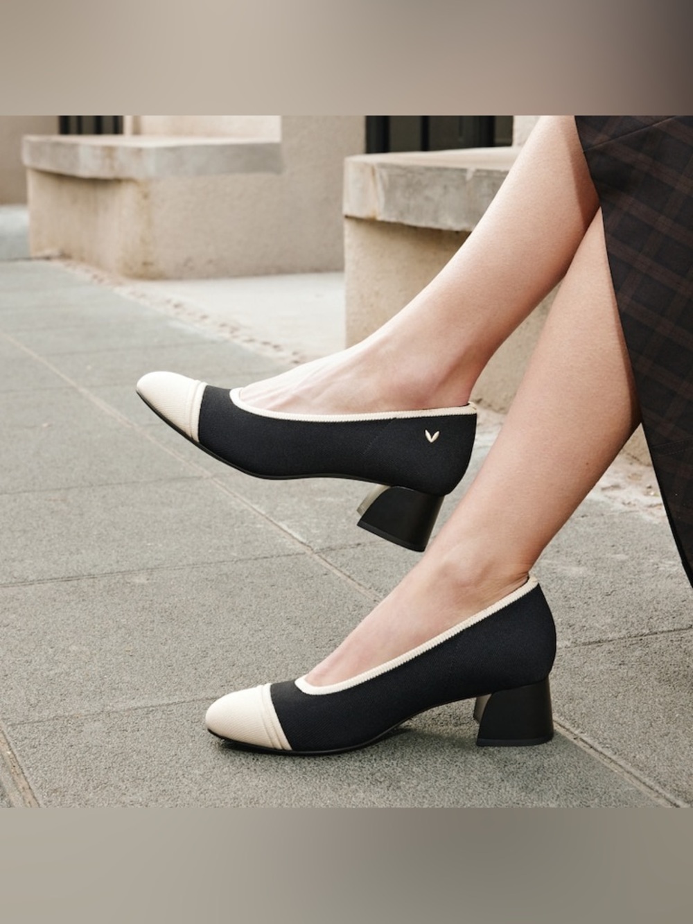 NWOT Vivaia Julie Arch Pro Heels